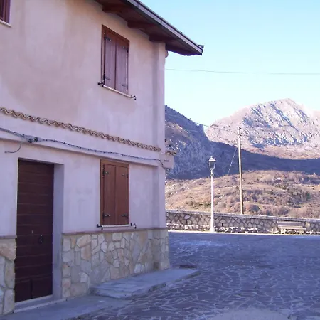 Little Tower Vila Aielli Exterior foto
