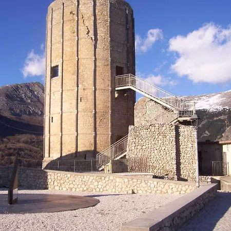 Little Tower Vila Aielli Exterior foto